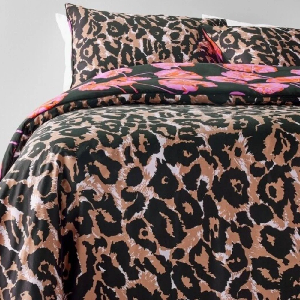 DVF for Target reversible geranium/leopard Queen size comforter (ONLY)